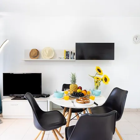Cosy Near The Sea In Americas Apartment